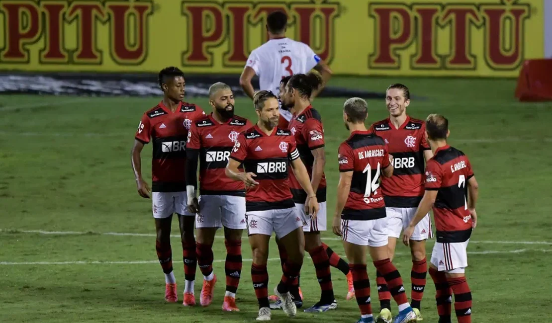 Flamengo estreia na Libertadores, onde prevê chegar ao menos às semifinais e embolsar R$ 41 milhões