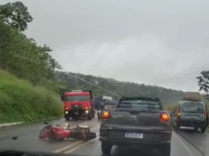 Colisão entre caminhão e moto deixa jovem ferido em Santa Luiza do Norte
