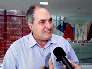 Messias: apesar da crise, prefeito garante emprego de contratados