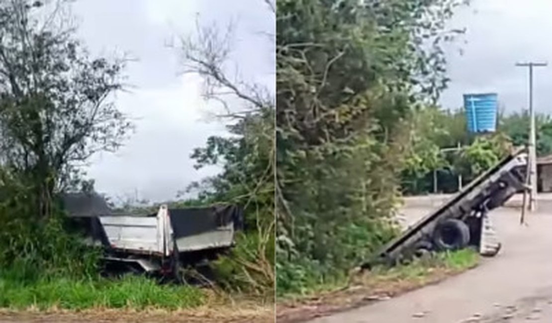 Dois caminhões saem da pista em curva conhecida por acidentes em Anadia