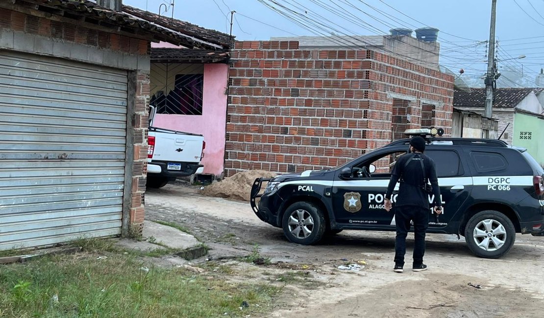 Operação aprende arma de fogo e droga em União dos Palmares