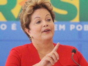 Apesar da crise, Dilma diz que não corta Bolsa Família