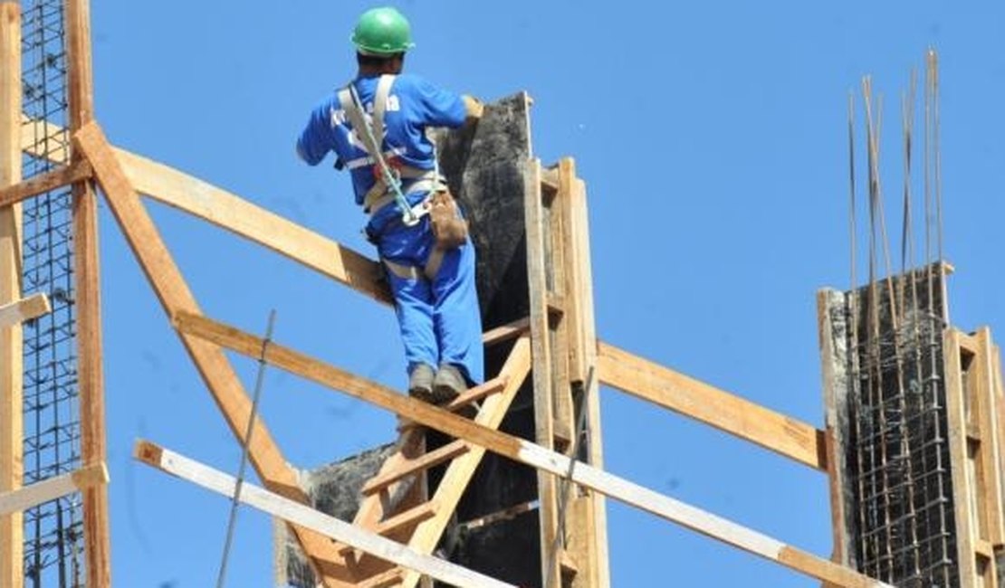 Empregos na construção civil registram queda de 0,61% em abril