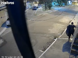 [Vídeo] Morador de rua é flagrado furtando hidrômetro no bairro Ponta Grossa