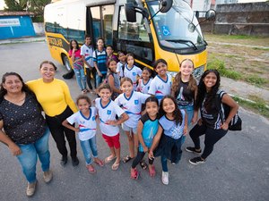 Elas no volante: a força feminina no transporte escolar da rede estadual