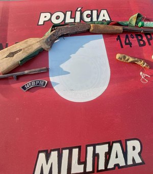 Polícia apreende espingarda de motoqueiro em Jundiá