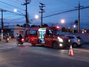 Mesmo com semáforo, condutores cometem infrações e provocam acidentes em rua de Arapiraca