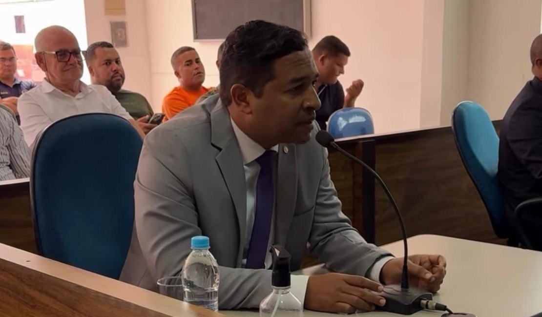 Em sessão da Câmara, vereador expõe caos na saúde de Jequiá da Praia