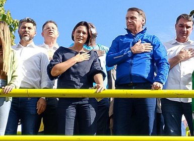 Bolsonaro participa de evento de motociclistas em Brasília usando tornozeleira eletrônica