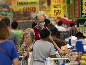 Apesar das recomendações, estabelecimentos não podem barrar clientes sem máscara