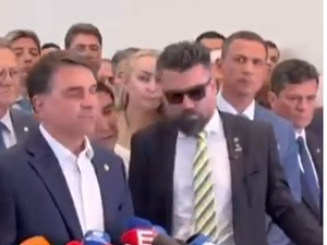 Sérgio Moro reage à fala de Flávio Bolsonaro sobre encontro com Daniel Vorcaro e repercute na web