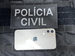 Dupla é presa por receptação após compra de celular na Feira do Rato