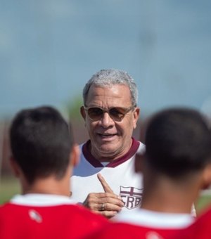 Novo técnico do CRB, Hélio dos Anjos estreia em jogo contra o Botafogo-SP nesta terça (24)