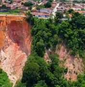 Voçoroca avança em direção à pista e ameaça casas na Região Metropolitana de Maceió
