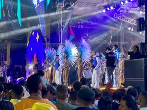 Após polêmica, Beija-Flor se apresenta no São João de Maceió e canta grandes sucessos do carnaval carioca