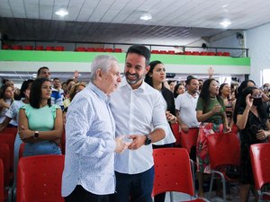 Paulo Dantas participa de culto na Igreja do Evangelho Quadrangular
