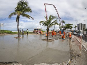 Obras de reurbanização da Praia da Avenida, em Maceió, estão em fase final