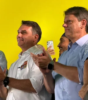 Ronaldo Caiado anuncia apoio a Flávio Bolsonaro no segundo turno