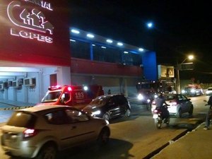 Incêndio atinge loja de material de construção