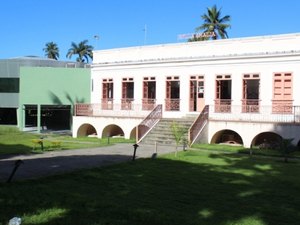 Oito prefeituras do interior ainda não pagaram o 13º