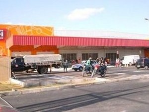 Walmart estuda fechar lojas no Brasil