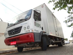 10 caixas de uísque avaliadas em R$ 9 mil são roubadas de caminhão de distribuidora 