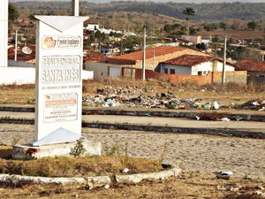  Contas atrasadas, lixo, abandono nas ruas e festa para comemorar  