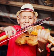 Projeto reconhece o acervo do mestre Nelson da Rabeca como patrimônio cultural