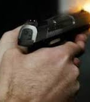 Jovem é alvo de disparos de arma de fogo na Mata do Rolo, em Rio Largo