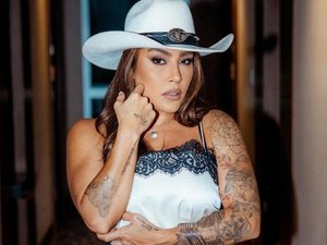 Lauana Prado anuncia gravidez no palco uma semana após término com Tati Dias