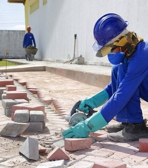 Governador e secretário de Educação inspecionam obras do Centro de Educação Integral