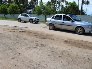 Divisa de Alagoas com Pernambuco é marcada por buracos na AL 101 Norte