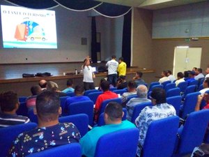 Taxistas participam de ações de sensibilização turística