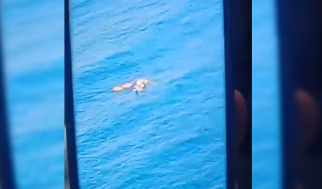 Marinha resgata 8 pessoas no mar de Cabo Frio após pouso forçado