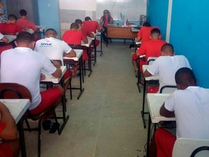 Seris promove certificação de custodiados através de supletivo online
