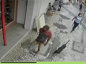 [Vídeo] Câmeras de segurança flagram tentativa de furto loja no Centro de Arapiraca