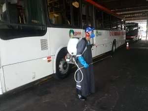 Empresas de ônibus adquirem pulverizadores para reforçar limpeza dos veículos