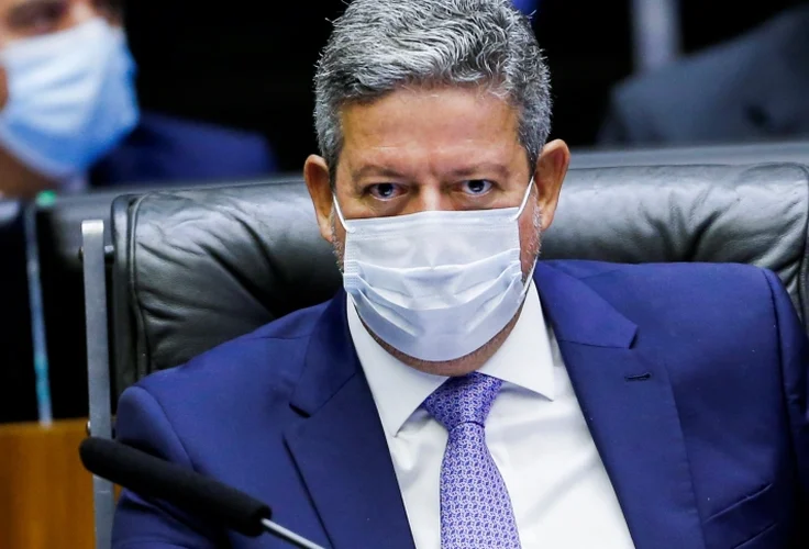 Arthur Lira vai à Nova Iorque para acompanhar Bolsonaro na ONU e evitar inelegibilidade