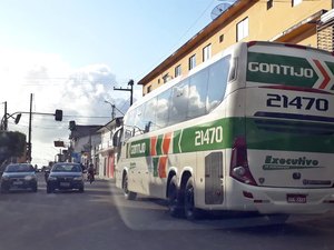 Passageiros de ônibus de turismo são assaltados na BR-101, em Junqueiro