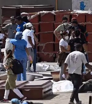 Venezuelanos improvisam necrotério em porto de La Guaira