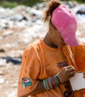 Alagoas concentra 66% de crianças e adolescentes em situação de pobreza, diz estudo
