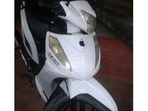 Polícia recupera moto roubada e detém indivíduo com mandado de prisão em aberto