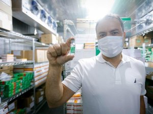 Renan Filho anuncia ampliação da vacinação para idosos a partir de 79 anos em AL