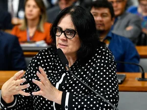 “Congresso precisa reagir”, diz Damares sobre prisão de Bolsonaro