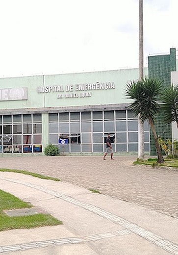 Mulher fica ferida em colisão entre motos em cruzamento movimentado de Arapiraca