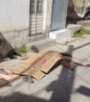 Homem de 38 anos é morto com diversos tiros na cabeça no bairro Jacintinho, em Maceió
