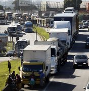 Caminhoneiros têm até segunda para pedir auxílio do governo