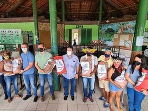 Planta Alagoas: Programa entrega sementes na Comunidade Indígena de Wassu Cocal, em Joaquim Gomes