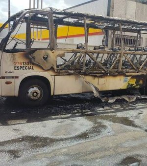 Ônibus e viaturas são incendiados após morte de traficante em Manaus