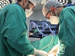 Hospital Regional de Santana realiza cirurgia ortopédica inédita com uso de arco cirúrgico